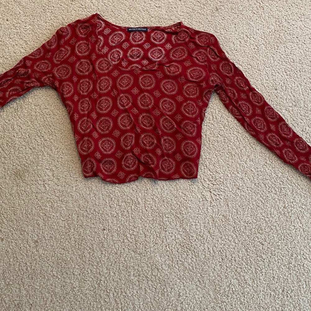 Brandy Melville Patterned long sleeve crop top